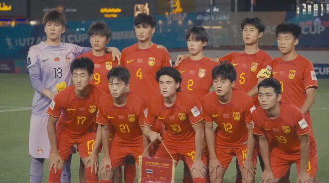 尴尬！国足1胜2负梦断世界杯，回国后无球迷接机，灰溜溜原地解散