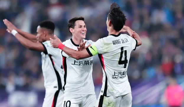 17場0出戰 ！19歲國足新星慘遭穆帥無視淪為看客，球迷為他意難平