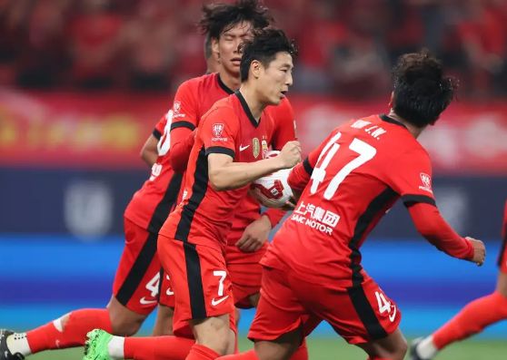 一場1：1驗(yàn)出中場新星真功夫 天才前腰誕生 國足世預(yù)賽兩連勝有望