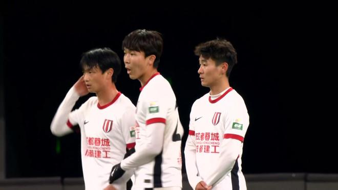 杨明洋给塞鸟配的，国足跑动拉满 伊万老实踢双后腰 2蒋1朱凑不齐