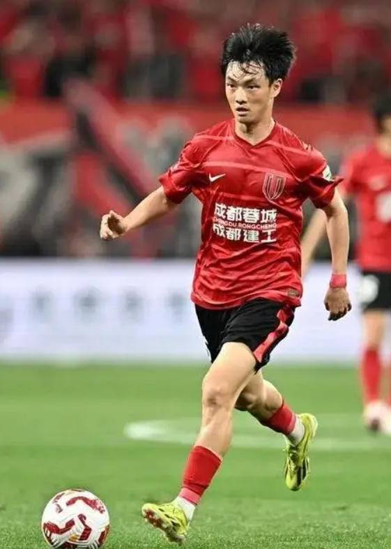 29岁中超后腰完成会籍转换，有望代表出征世预赛