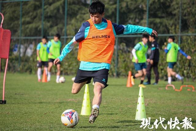 南通支云原归化球员杨明洋首次入选国足大名单