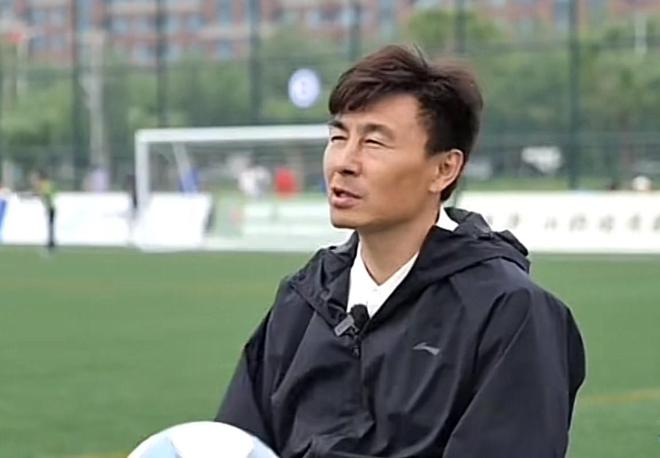 李玮锋寄语年轻国脚：少看新闻报道，多向前辈请教和学习