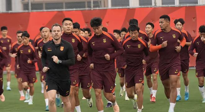 战印尼平局没意义，国足新三叉戟对攻，王钰栋替武磊，塞鸟定上限
