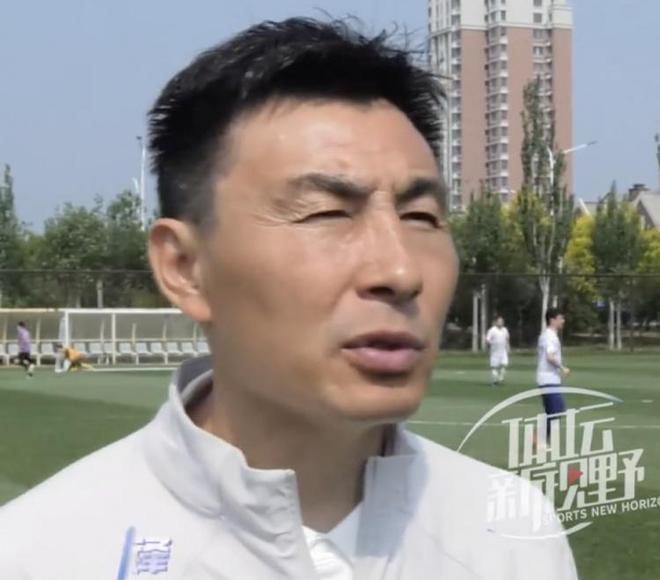 李玮锋寄语年轻国脚：少看新闻报道，静下心踢球，多向前辈学习