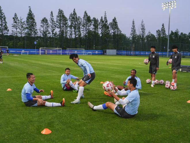 申花官方：蒋圣龙仍在修养，四国脚6月10日归队