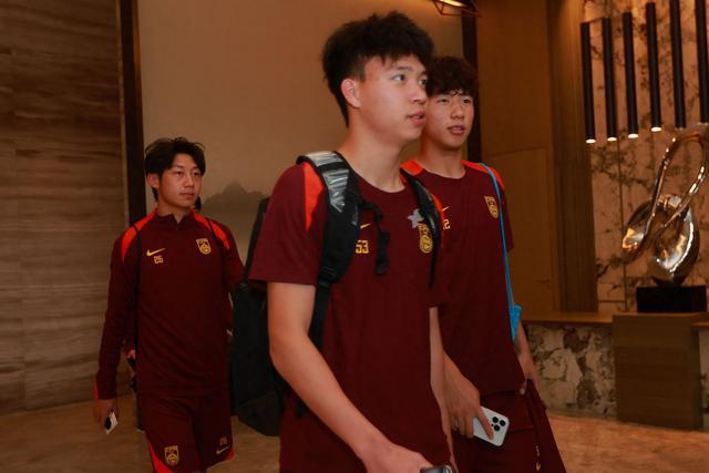 國足集結(jié)上海開啟終極沖刺！伊萬：除了爭勝沒有別的選擇