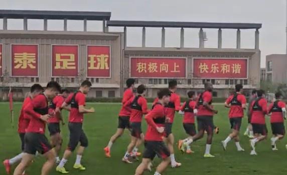 吉林体育：长春亚泰基地苦练，贺一然和玄智健被征调至U22国足