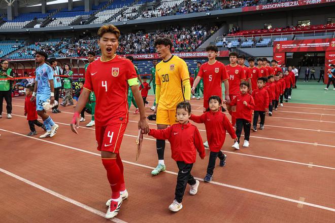 U16国足2-1沙特！建队后主场首秀开门红 帅惟浩替补绝杀