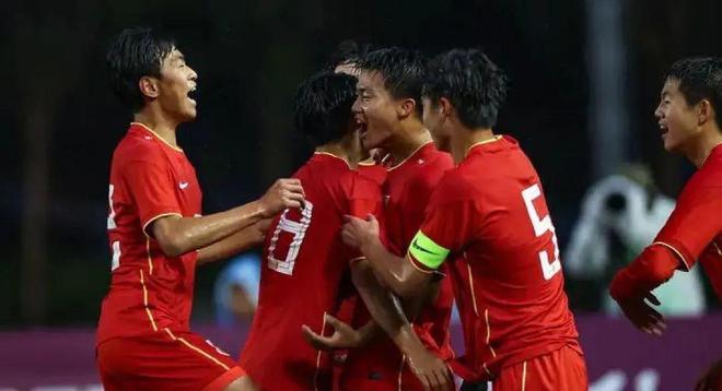 2-0到2-2！国足U16遗憾未能赢球，86分钟惨遭绝平，全场2人被罚下