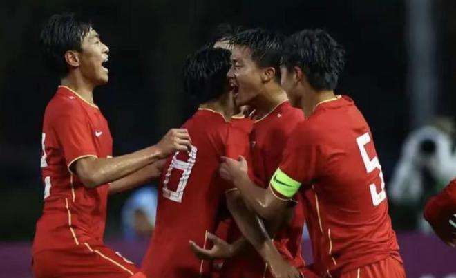 2-2！十人中國國少遭越南絕平，鄺兆鐳發(fā)揮出色 對(duì)手傳中吊入球門