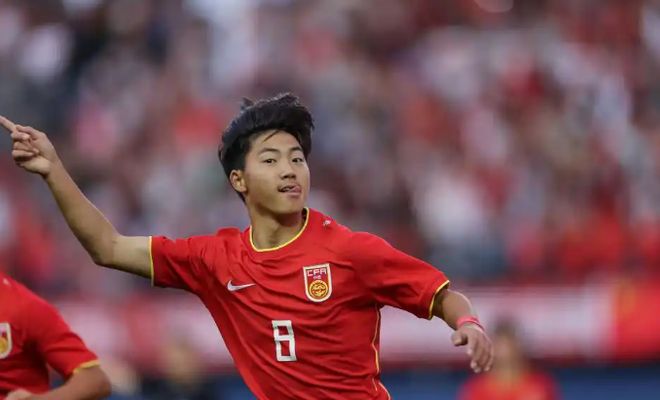 5-2！中國隊罕見大逆轉，掀翻澳大利亞隊奪冠，球員歡呼慶祝