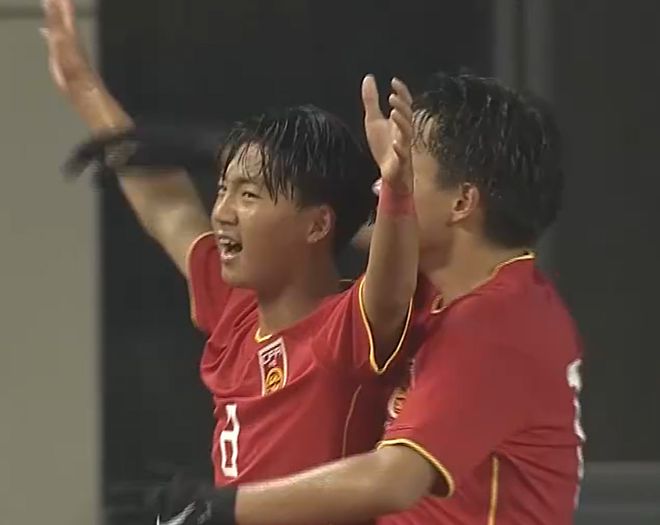 万项两连杀！U16国足首人，帅惟浩断球横传，7分钟闪电扳平