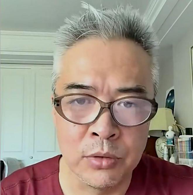 一頭白發(fā)！52歲段暄支招國足：伊萬菱形中場有1隱患 勝負手在邊路