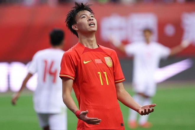 國(guó)足生死戰(zhàn)首發(fā)曝光！伊萬(wàn)或連換6人，王鈺棟塞鳥首次先發(fā)