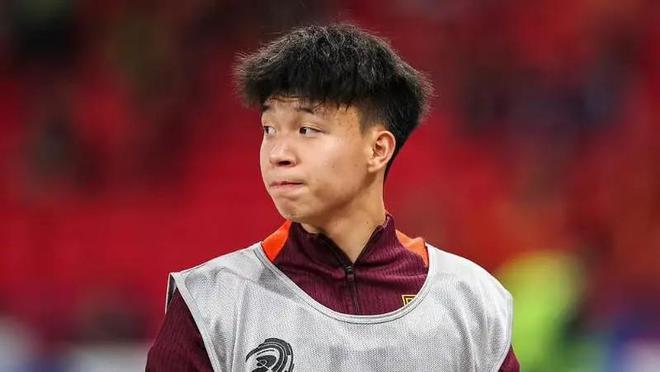 天才少年的又一步，王钰栋首次代表国足先发出战