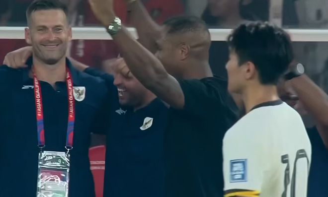 国足0-1印尼！全员目睹对手庆祝，王上源低头沮丧，伊万合同到期