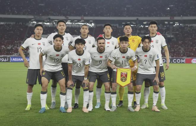 国足负印尼无缘世界杯！8人或出局！伊万下课，范志毅黄健翔辣评