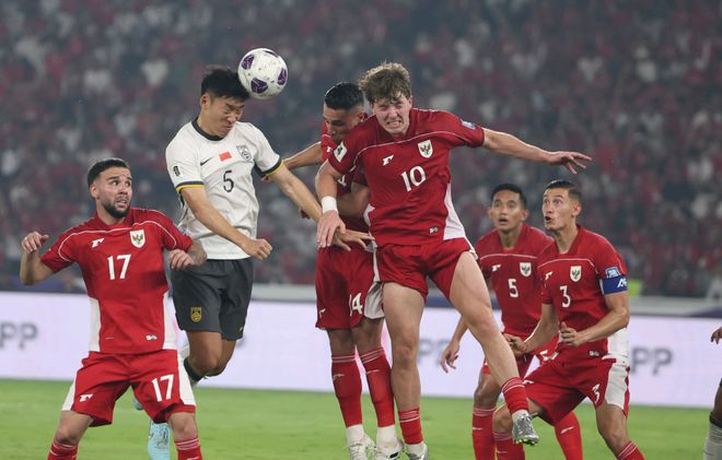 0-1！中国男足18强赛遭遇四连败，正式无缘世界杯！杨泽翔送点