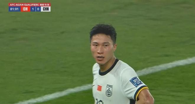 離譜！中超鐵板凳成國足首發：半場送爭議點球 伊萬卻不換他