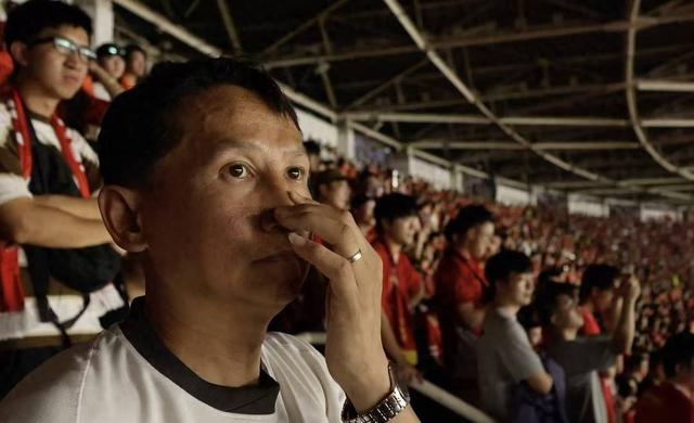专访“退钱哥”何胜：中国男足实力难以支撑菱形中场，该给年轻人更多机会丨封面头条