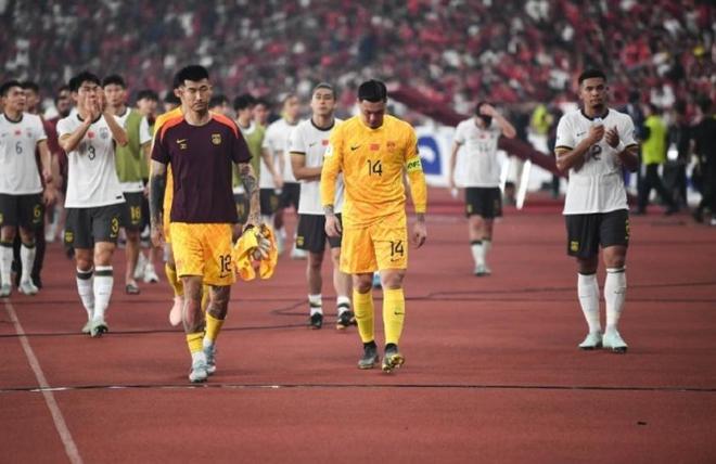 国足战印尼乌龙曝光！伊万教练组3次叫错人，杨明洋被当成韦世豪