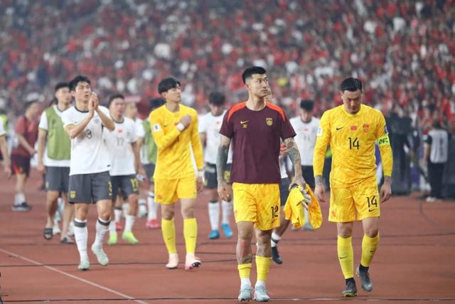 谁走谁留谁来？备战2030世界杯，国足如何换血年轻化？