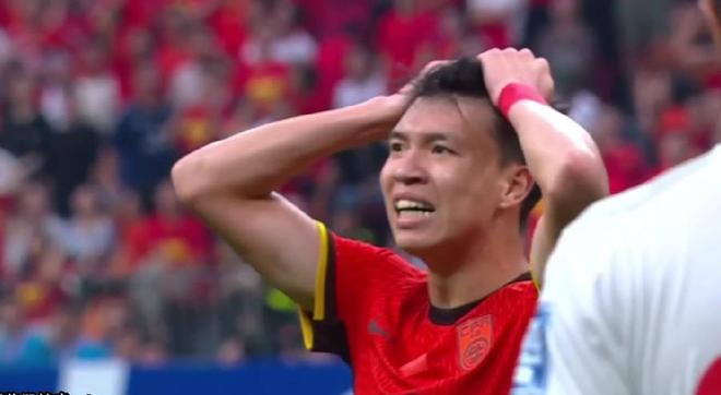 半场0-0！国足低迷依旧，半场0射正，塞鸟隐身，杨泽翔仍然首发