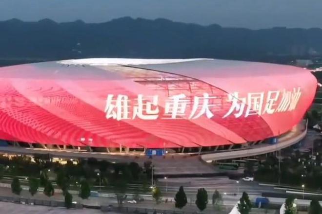 龙兴主场灯光秀为国足加油，“足球隧道”氛围感拉满