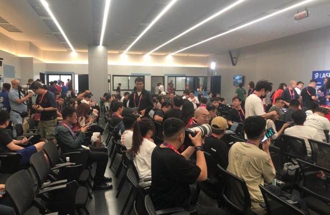 骗子不除 国足裤衩都得输！俩臭棋篓子互相吹捧 伊万妄想长期集训
