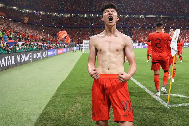 18岁王钰栋当选MVP！采访动情发声：为出局向球迷致歉，2030年见