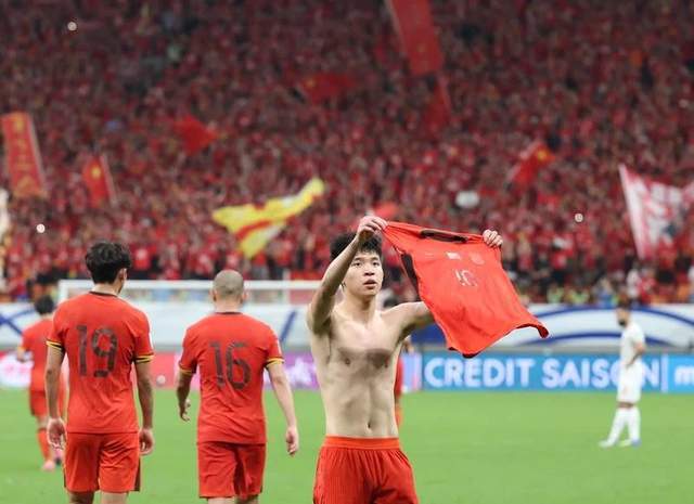 李玮锋:王钰栋国内一年轻松挣300万出国月薪6000欧 谁乐意去留洋?