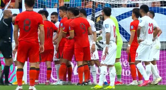 国足1-0巴林！最大功臣不是王钰栋，而是36岁老将，赛后偷偷抹泪
