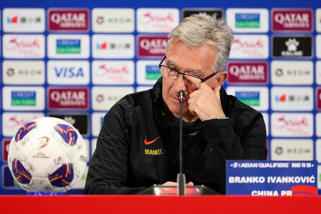 伊万仍拒辞职？合同签至10月+足协解雇他需赔400万！名记：耽误事