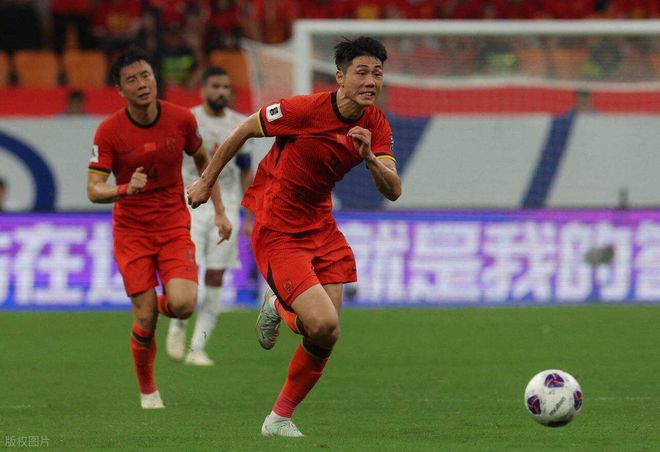 國足主場1比0戰(zhàn)勝巴林，王鈺棟進絕殺點球，賽后贏得球迷點贊