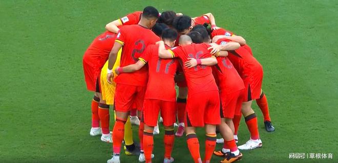 王钰栋点球绝杀！国足1-0巴林，3胜7负摆脱垫底，赢下荣誉之战