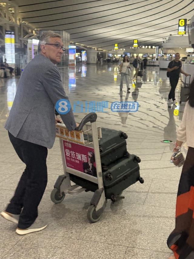 独家！直播吧直击伊万离开中国，今晚1点乘机飞往卡塔尔