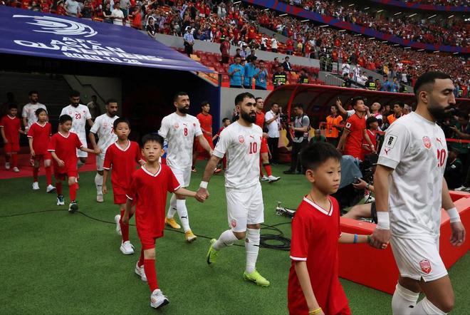 终于赢1-0，中国队93分钟绝杀，18岁天才爆发首球，伊万5场首胜