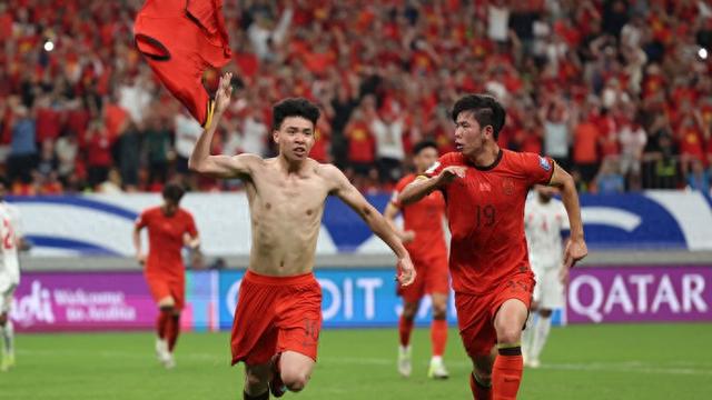 观点：此地钱多人傻速来？中国足球“非血缘归化”高薪低能，亟待系统性反思