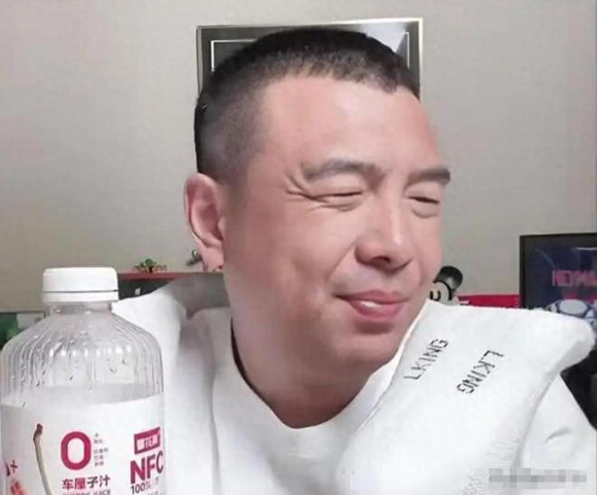 “再降薪就没人踢了”，徐亮暴怒发声的原因出来了，范志毅说对了