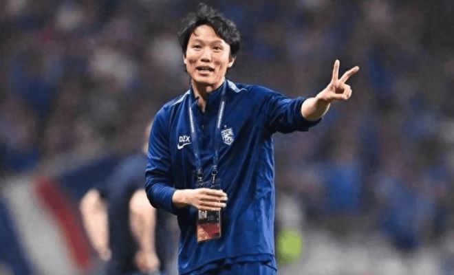 未来接手国足？36岁邓卓翔KO李霄鹏！率队7场抢14分+从垫底升第11