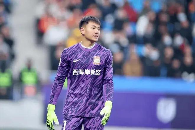 李昊2秒3神扑！媒体人集体点赞：去国足接班三老，未来竞争一门