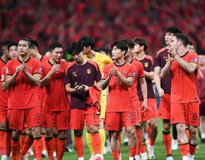 名记：再降薪真没人踢球了，但很多人年薪仅5万，不可能理解球员