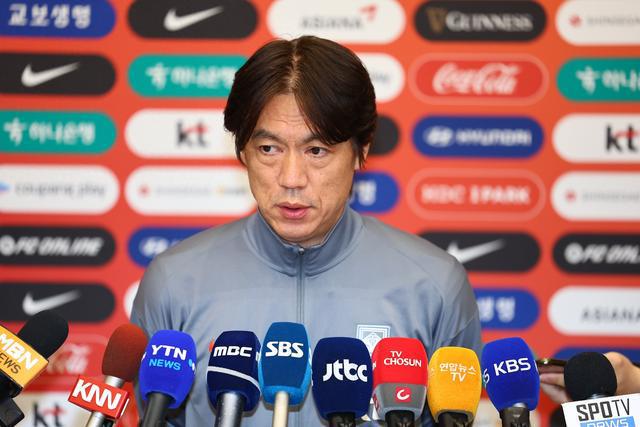 媒體人：日韓都不愁巧婦難為無米炊，可國足50人大名單是伊萬圈的