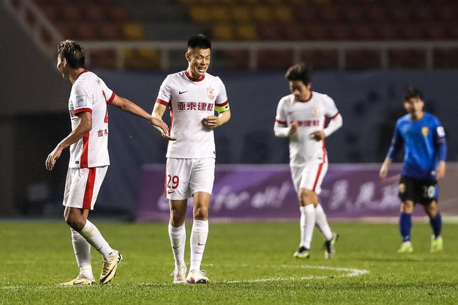 14轮仅5分！前中超冠军自救：2大国脚+海港名将驰援 法乙射手加盟