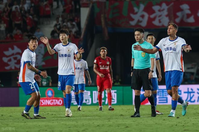 賽后老崔又抱怨裁判，東亞杯王大雷落選引關注，于金永入選很意外