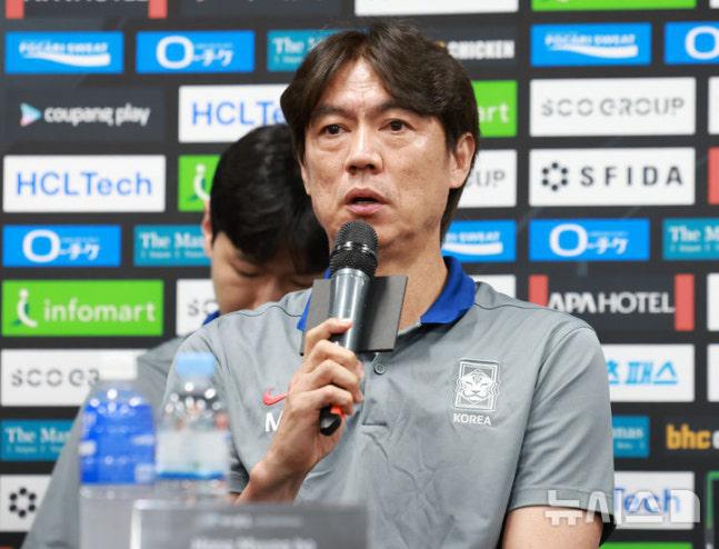 洪明甫：歡迎三支球隊來韓國；東亞杯是評估年輕球員的好機會