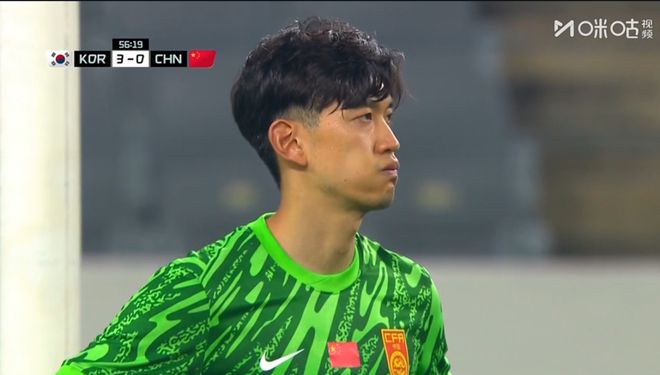 熟悉的味道！東亞杯國足0-3慘敗韓國，全場被吊打0射正