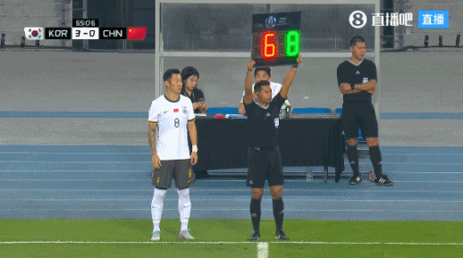 后腰對位調(diào)整！第65分鐘徐新替補登場，換下黃政宇