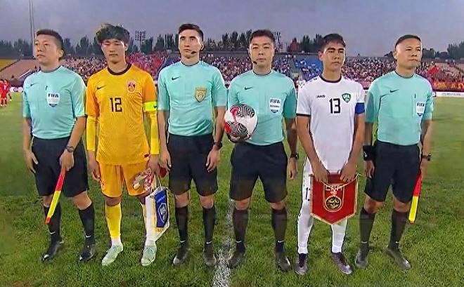 隨著一場2-1絕殺，中國男足暴露2大弱點，確立6大核心，奪冠有戲